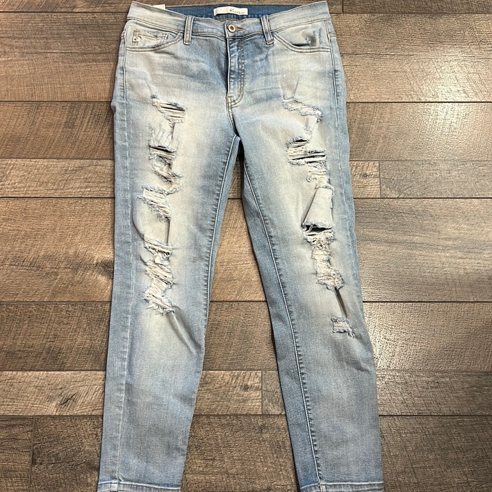 Kancan light wash, distressed skinny Jean.